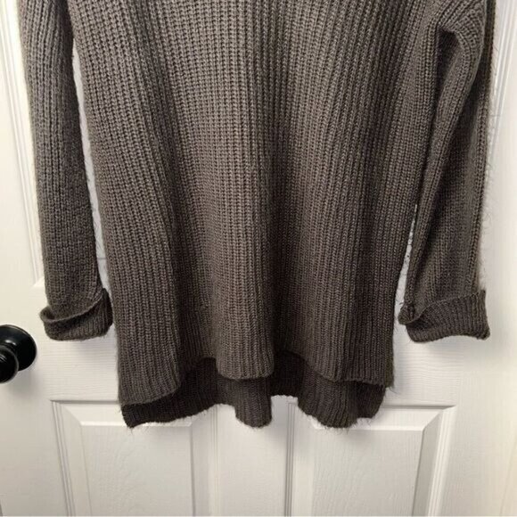 Don’t Ask Why Gray Long Sleeved Deep V Neck Acrylic Sweater One Size Fits Most - Picture 4 of 9